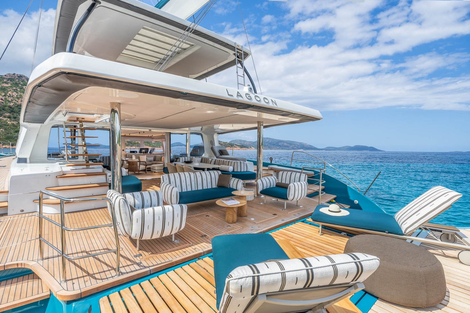 360° Views from a Single-Level Saloon