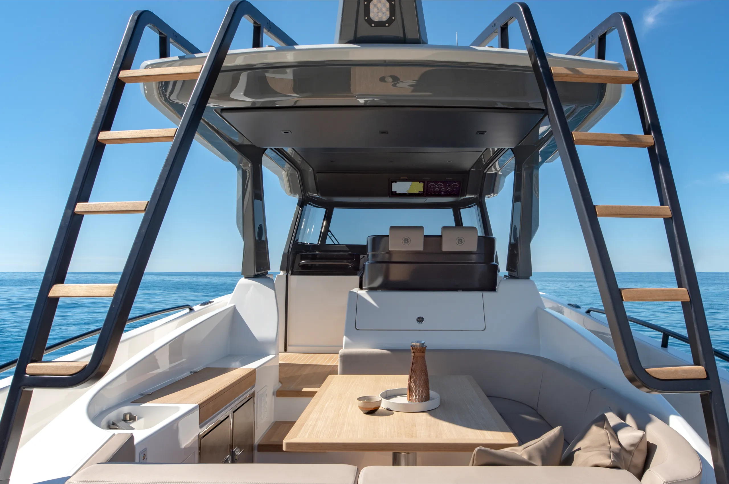 Convertible Bow Dining for Six