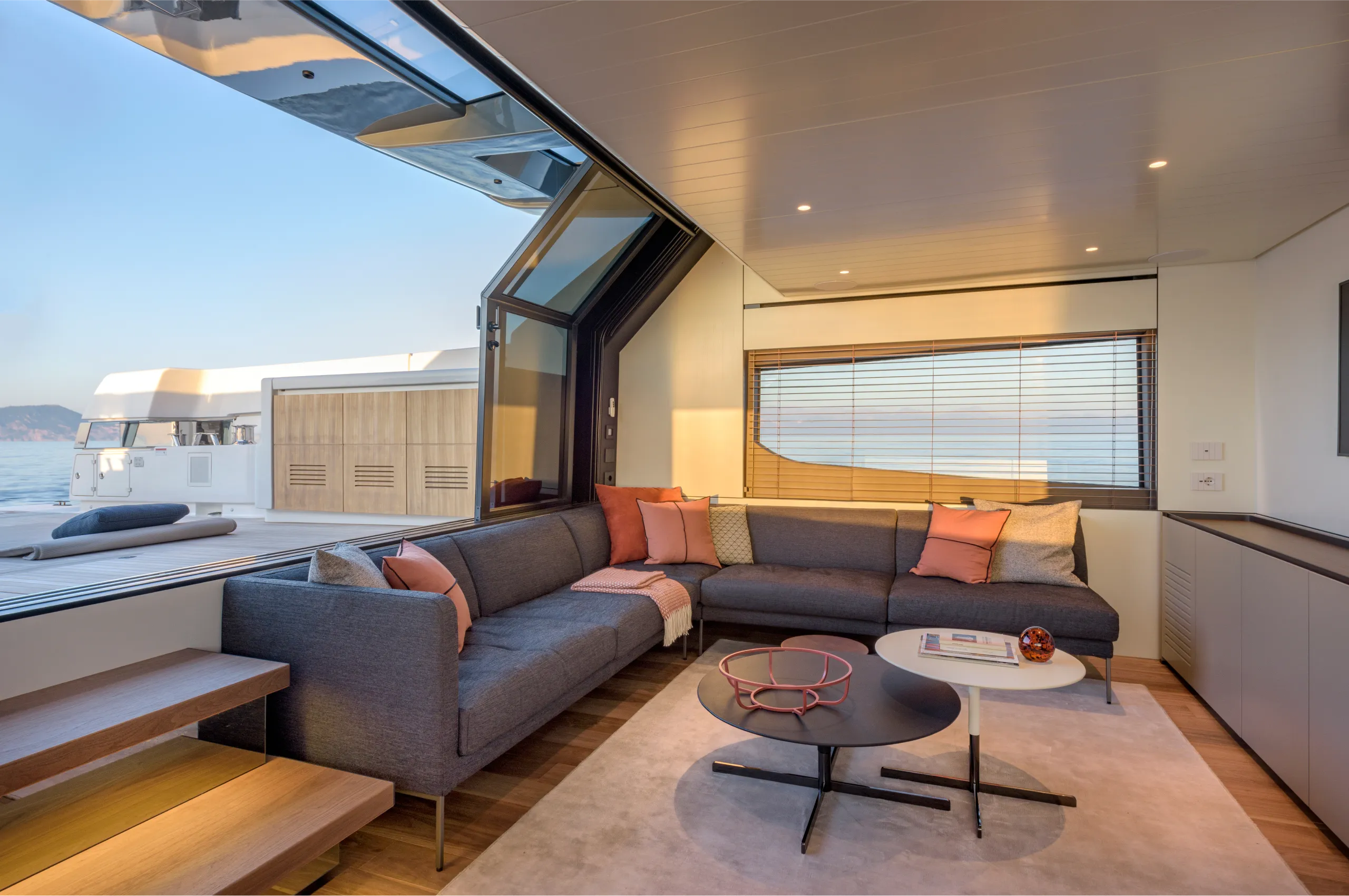 Closable Deck for Year-Round Comfort