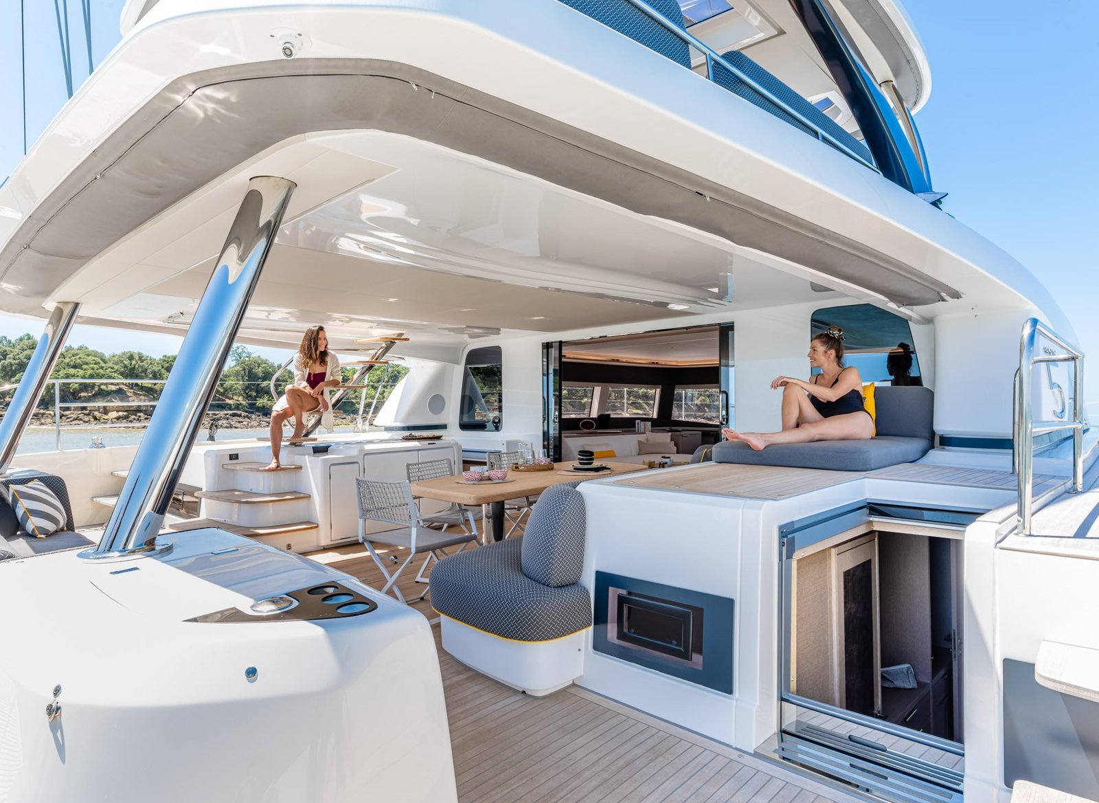 Smart Flybridge Maneuvering Space